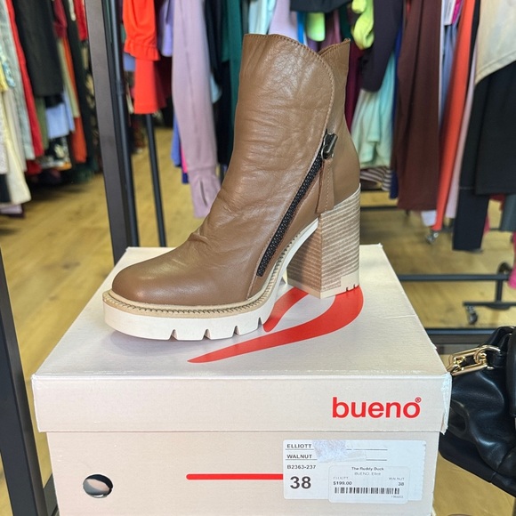 NWT Bueno Elliott Block Heel Bootie in Walnut - Picture 4 of 4